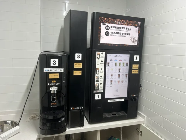 프로그램 실행 후 메뉴 화면과 상단 화면이 켜진 M300