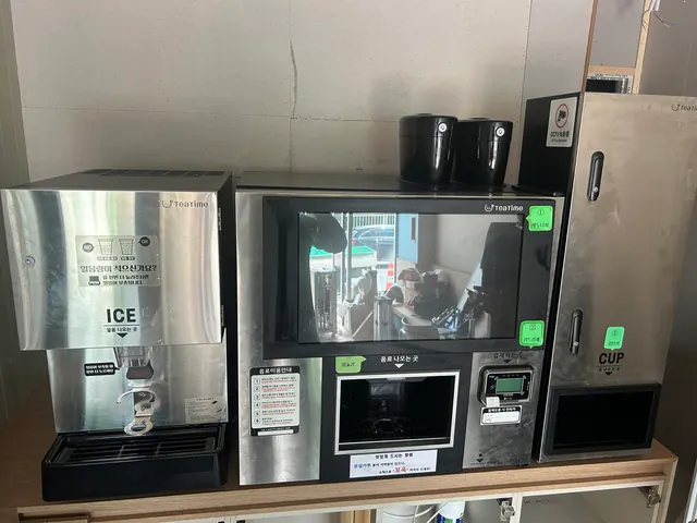 동구전자 TeaTime 본체와 컵·얼음 장비 실제 설치 현장